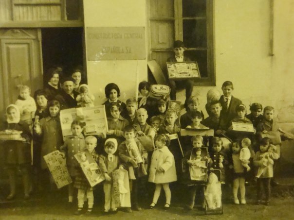 Regalos para niños en 1962 (aprox.) Fotografía de Victor Díez Lopez