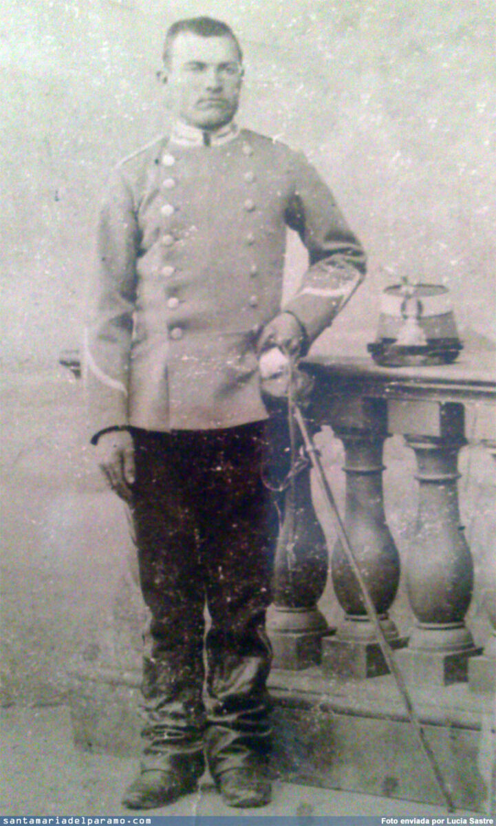 Hermógenes Saster con el uniforme militar 189?