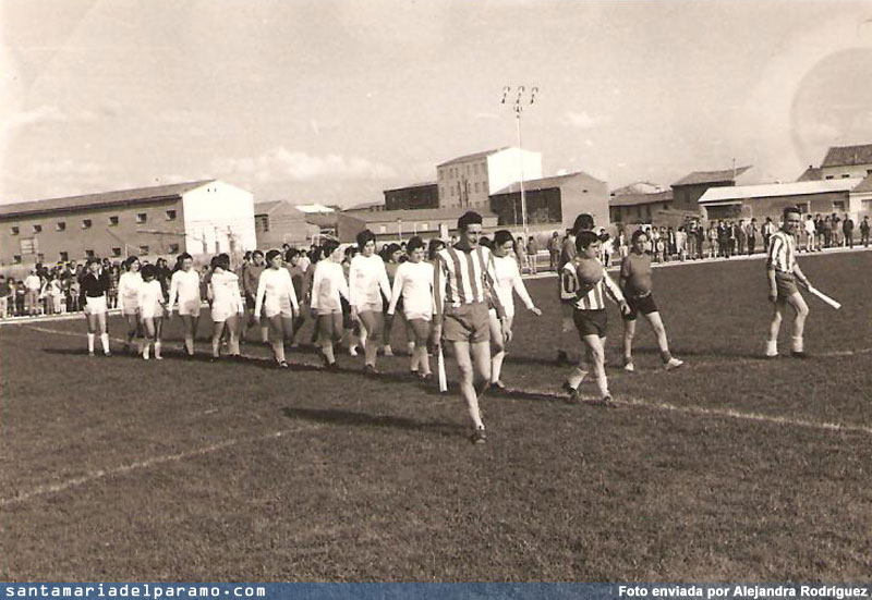 Partido de fútbol benéfico para la Escuela Rural de Santa María , 1970?