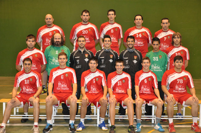 Plantilla temporada 2012-13. Fotografía de la web del Balonmano Atlético Paramés