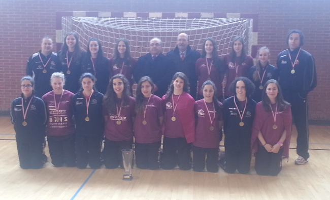 Foto de la plantilla del CLEBA, Sara del Ganso es la tercera en la fila superior, comenzando por la izquierda